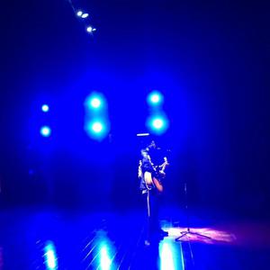 老挝裸休美女撒尿露脸视频
